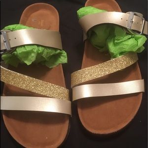 Look a like Birkenstock in gold by Trendyway,